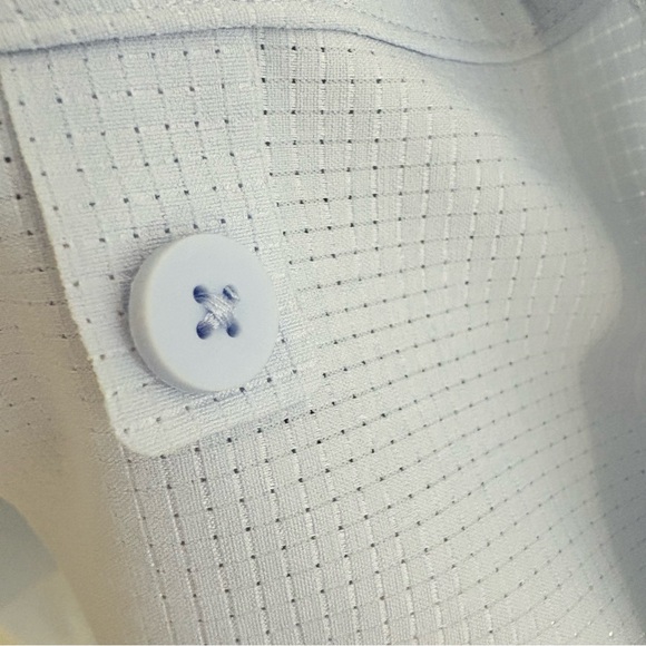 Lululemon Men’s Airing Easy Short-Sleeve Shirt Button Up Lightweight Blue Size M - Picture 13 of 15